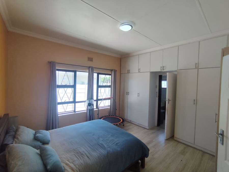 5 Bedroom Property for Sale in Athlone Western Cape